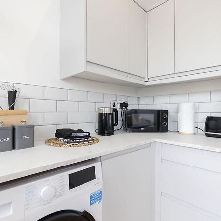 Beautifully Presented Newly Renovated City-Centre Apartment In Cheltenham Esterno foto