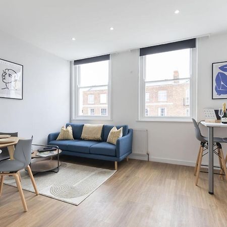 Beautifully Presented Newly Renovated City-Centre Apartment In Cheltenham Esterno foto