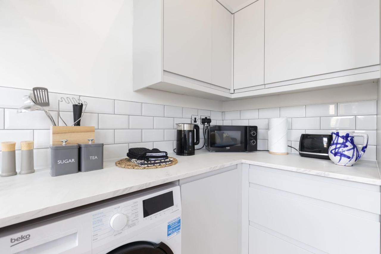 Beautifully Presented Newly Renovated City-Centre Apartment In Cheltenham Esterno foto