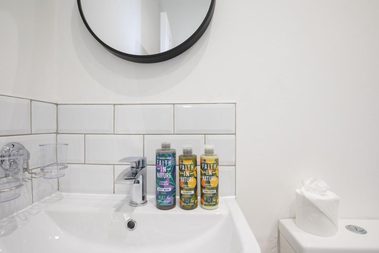 Beautifully Presented Newly Renovated City-Centre Apartment In Cheltenham Esterno foto