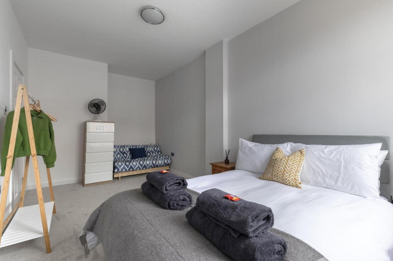 Beautifully Presented Newly Renovated City-Centre Apartment In Cheltenham Esterno foto