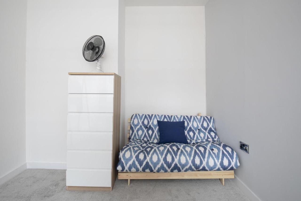 Beautifully Presented Newly Renovated City-Centre Apartment In Cheltenham Esterno foto