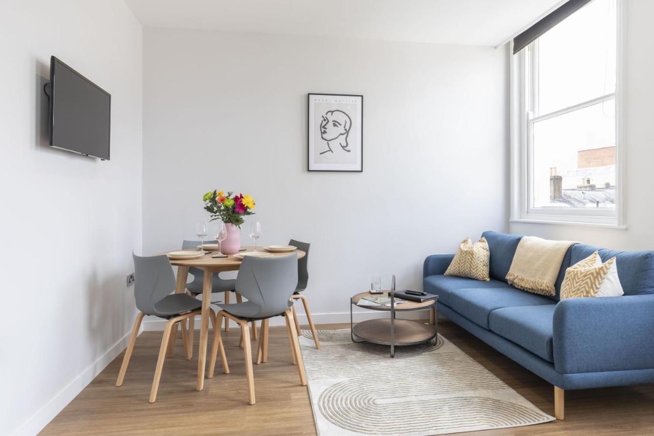 Beautifully Presented Newly Renovated City-Centre Apartment In Cheltenham Esterno foto