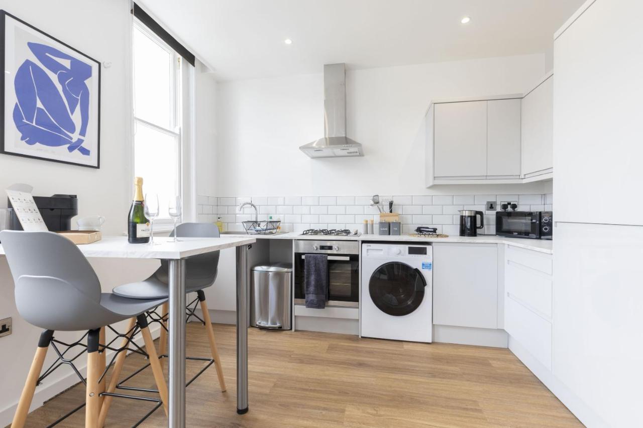 Beautifully Presented Newly Renovated City-Centre Apartment In Cheltenham Esterno foto