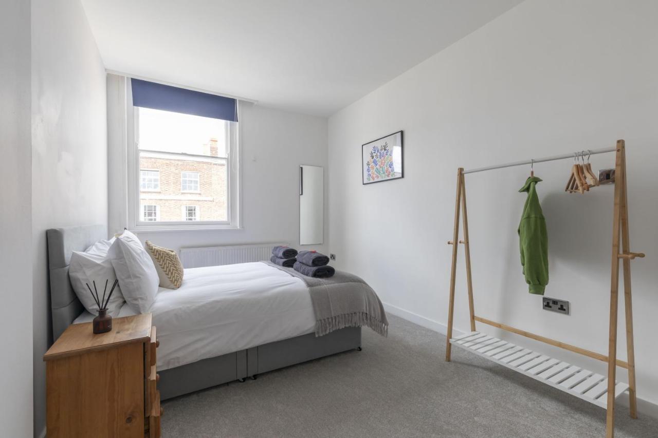 Beautifully Presented Newly Renovated City-Centre Apartment In Cheltenham Esterno foto