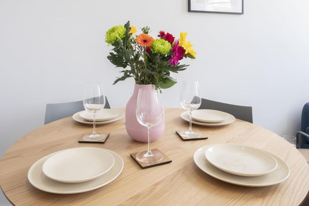 Beautifully Presented Newly Renovated City-Centre Apartment In Cheltenham Esterno foto