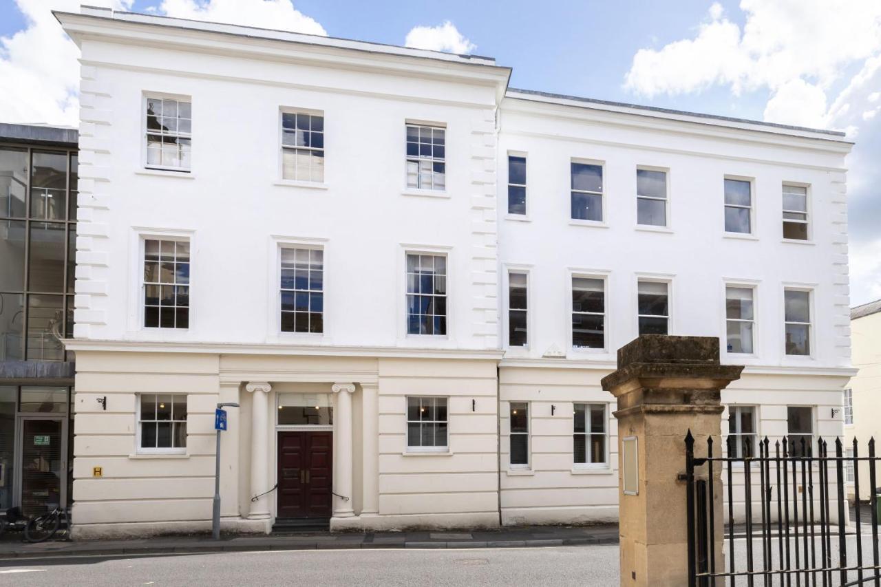 Beautifully Presented Newly Renovated City-Centre Apartment In Cheltenham Esterno foto