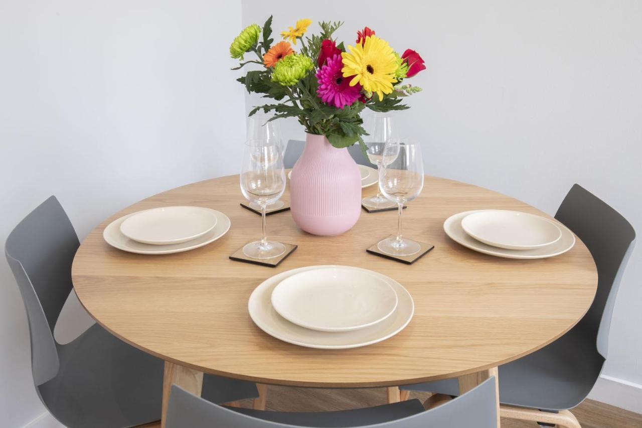 Beautifully Presented Newly Renovated City-Centre Apartment In Cheltenham Esterno foto